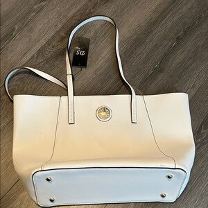 Cream / white Tote Bag zipper compartment, snap closure. DS bags like new purse